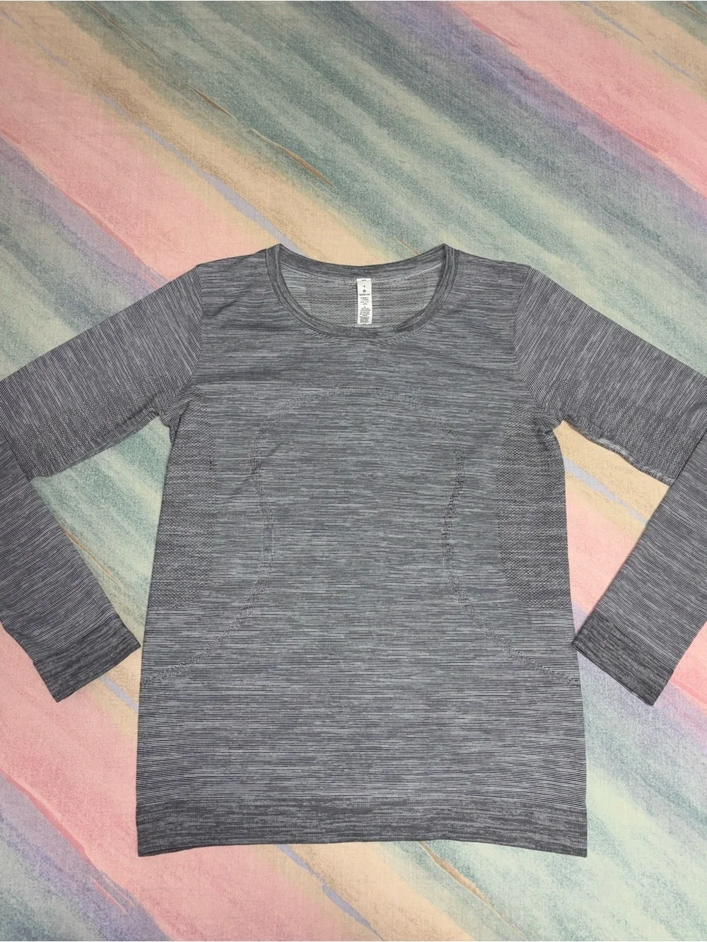 Lululemon Swiftly Tech Long Sleeve Size 4 Breeze Relaxed Fit Black & White